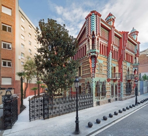 Casa Vicens Gaudí: La primera casa de Gaudí rehabilitada y restaurada en parte con Marmorino. Visita y museografía